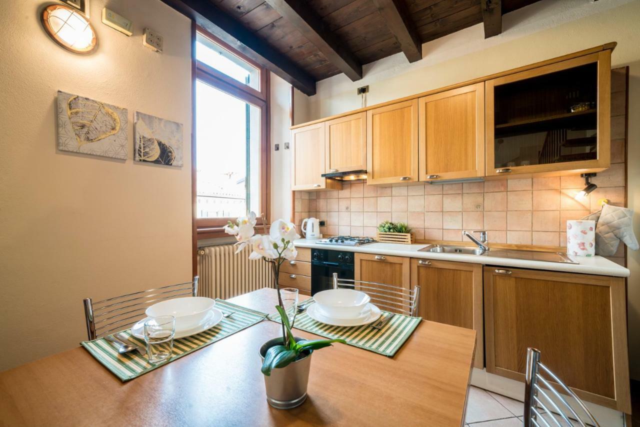 Bright Apartments Desenzano - Monte Grappa Ντεζεντσάνο ντελ Γκάρντα Εξωτερικό φωτογραφία